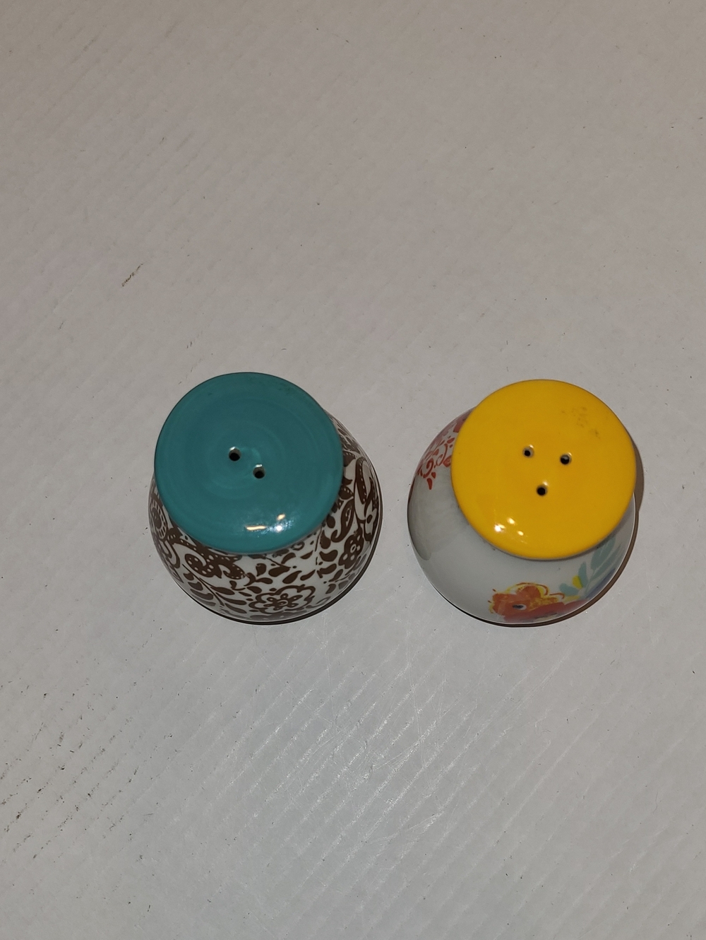 Pioneer WOMEN Salt and Pepper Shakers - Blue & Yellow Tops - Picture 3 of 4